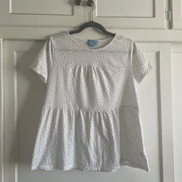 CeCe Ditsy Dot Tiered T-shirt. Pre-owned. - Picture 3 of 8